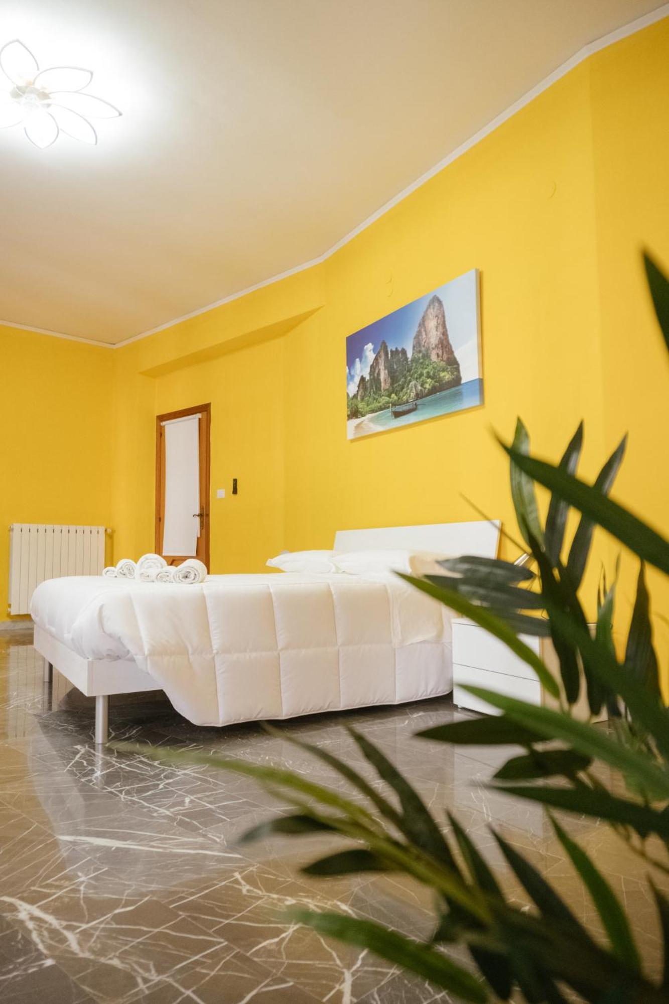 Domus Aurea Relax Room Salerno Exterior foto