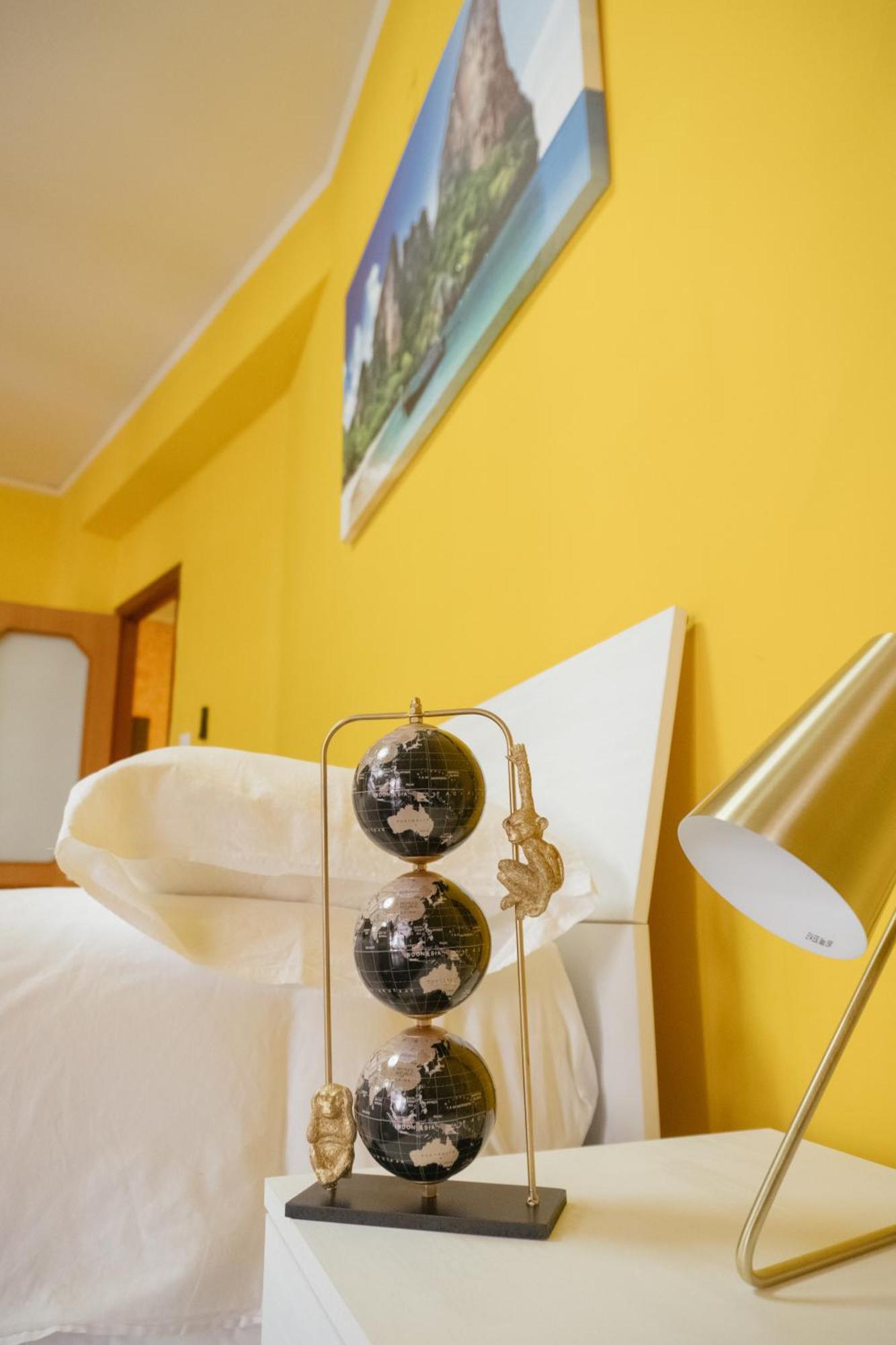 Domus Aurea Relax Room Salerno Exterior foto
