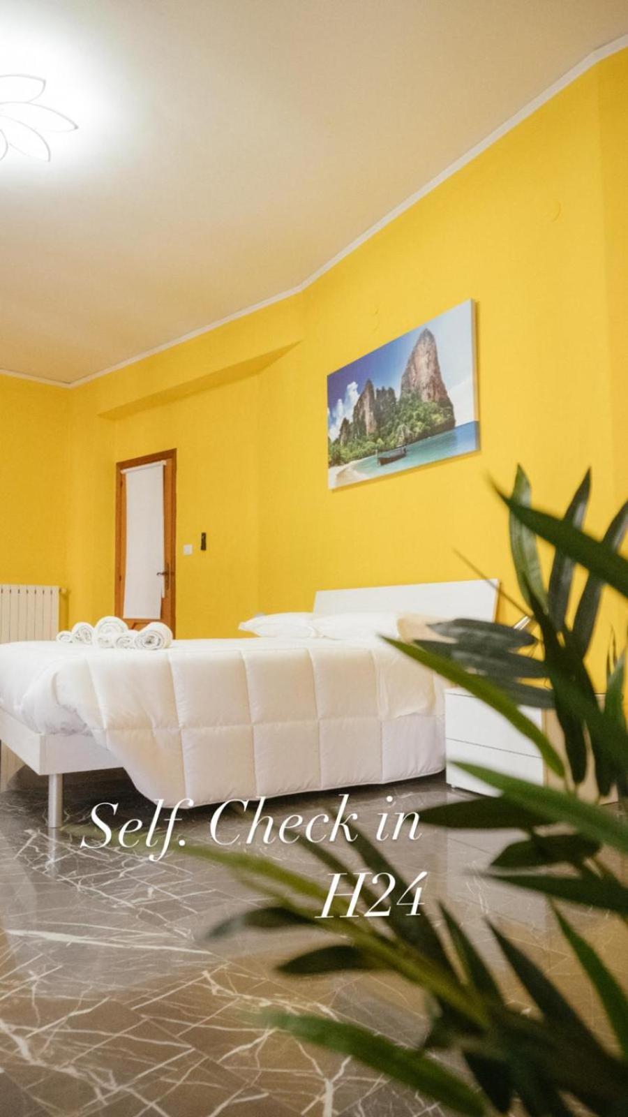Domus Aurea Relax Room Salerno Exterior foto