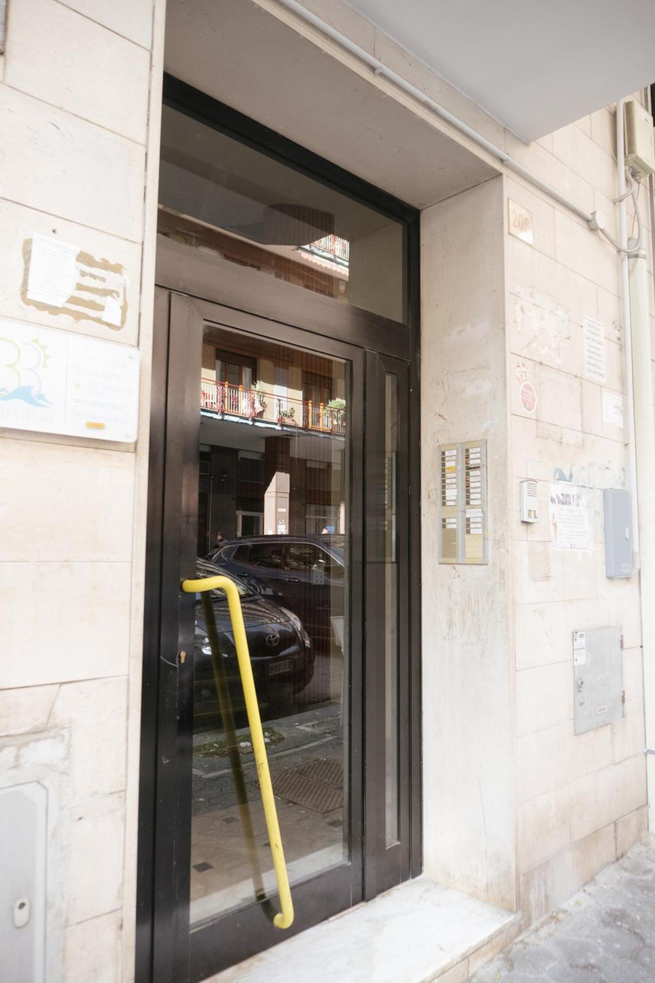 Domus Aurea Relax Room Salerno Exterior foto